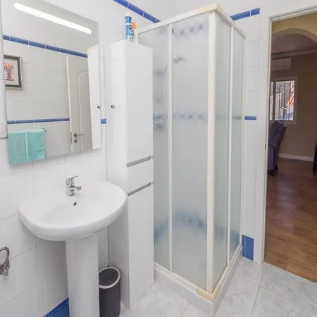 וילה Leonie, Private Pool, Jacuzzi, 8p