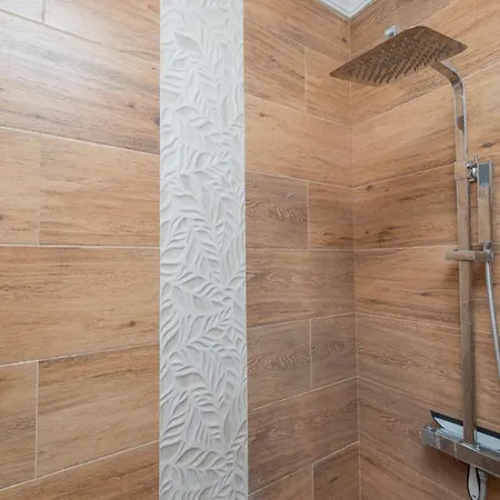 וילה Leonie, Private Pool, Jacuzzi, 8p *