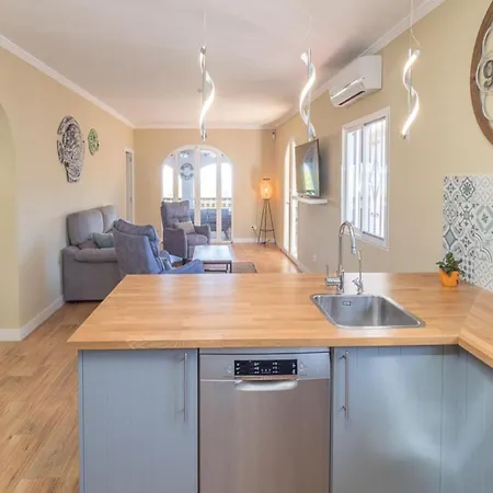 Leonie, Private Pool, Jacuzzi, 8p Villa *