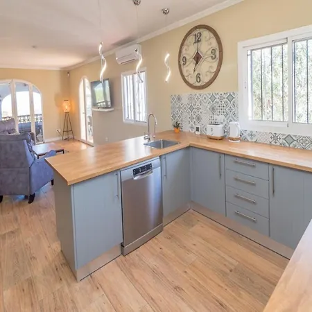 Villa Leonie, Private Pool, Jacuzzi, 8p Orba