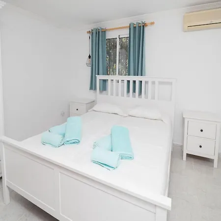 Leonie, Private Pool, Jacuzzi, 8p Villa